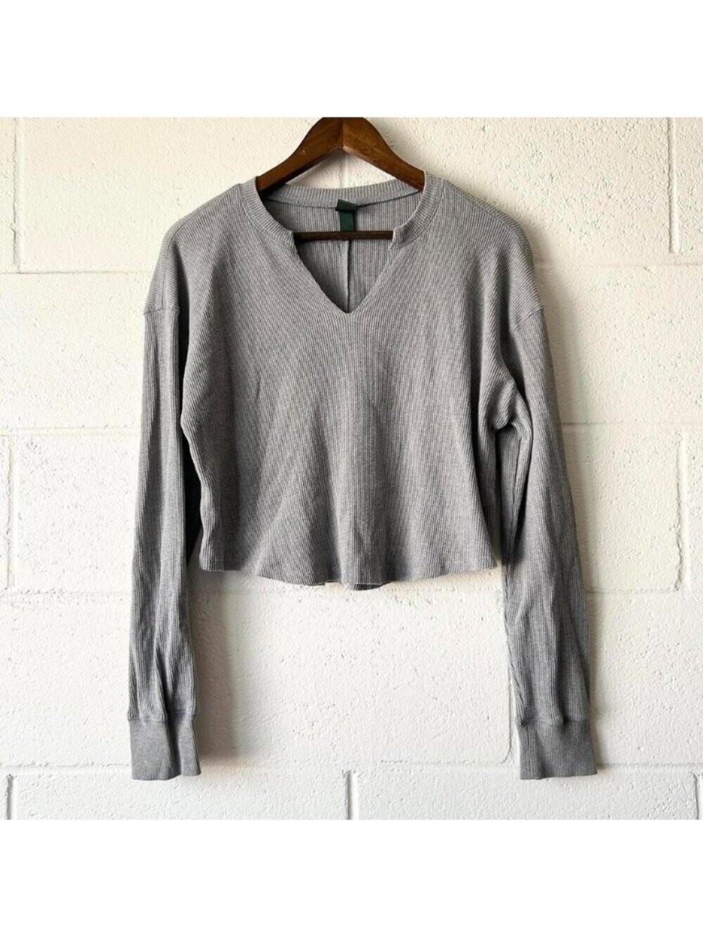 Gray Thermal Long Sleeve V-Neck Cropped Shirt Women’s Large